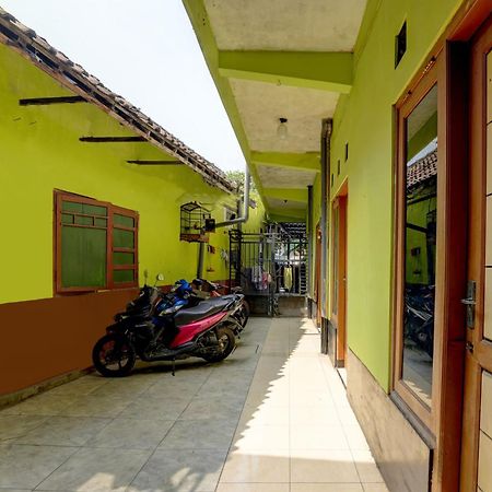 Oyo Life 92840 Wisma Morricco Jombang المظهر الخارجي الصورة