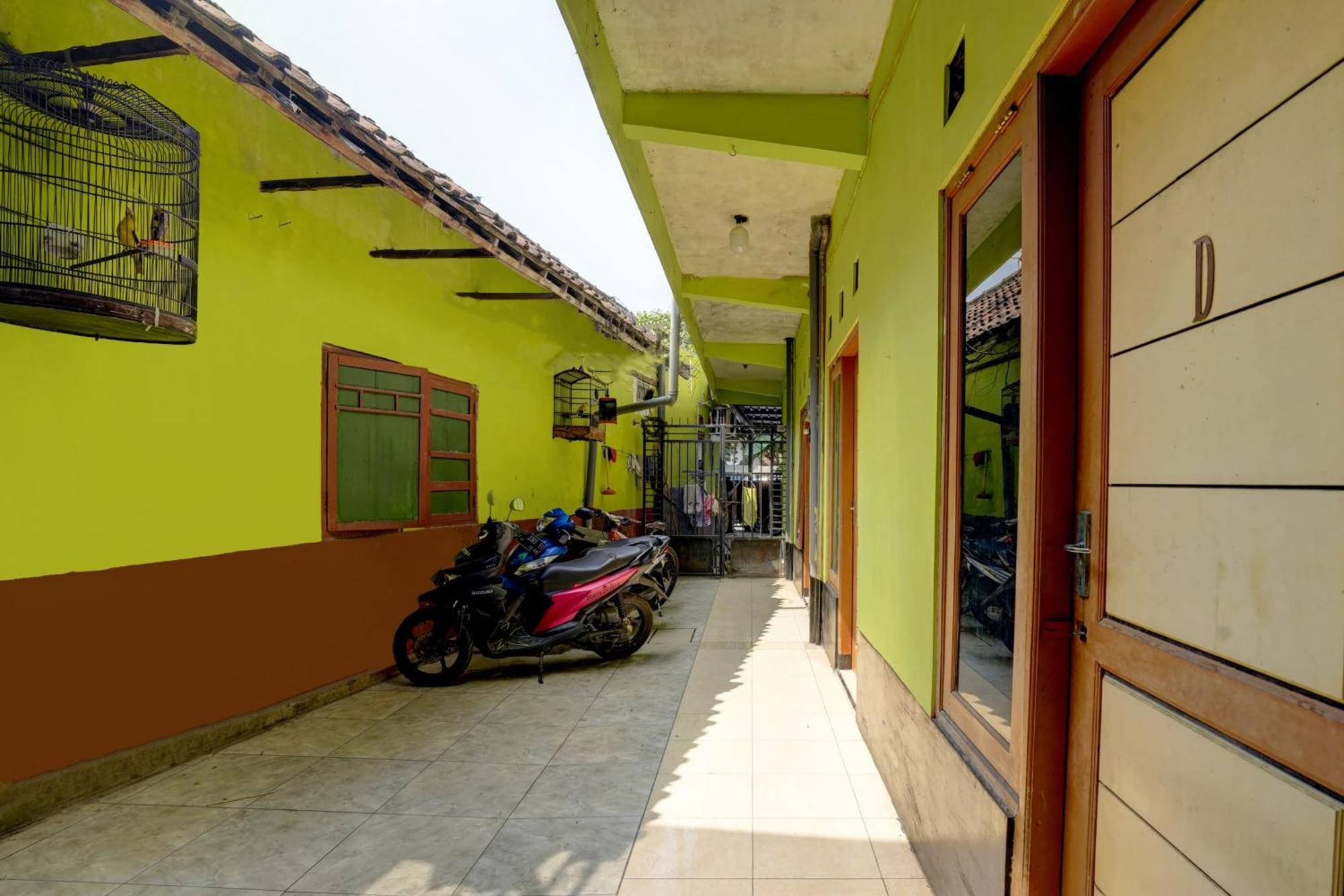 Oyo Life 92840 Wisma Morricco Jombang المظهر الخارجي الصورة